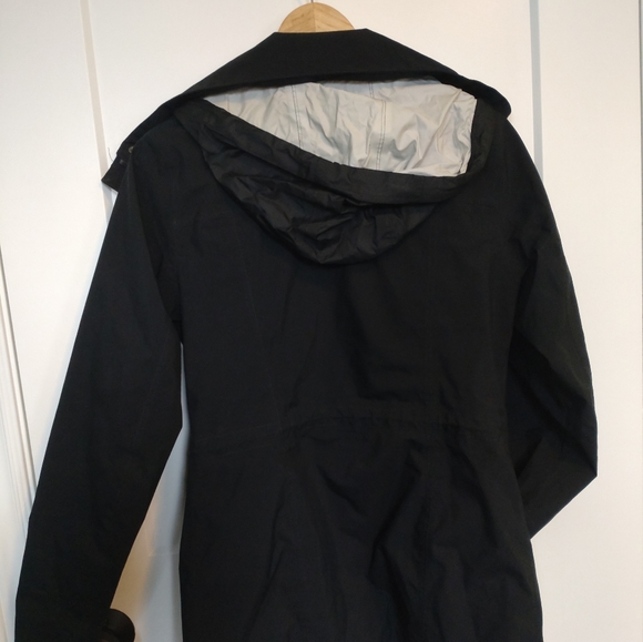 North Face women's raincoat with hideaway hood - Picture 5 of 9